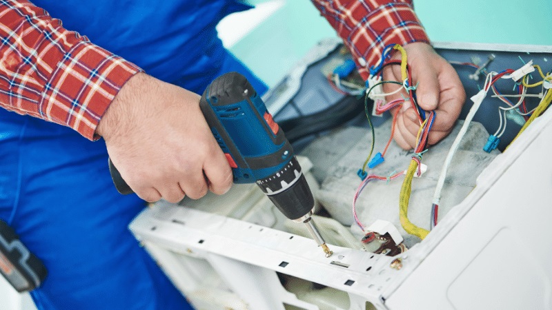 Mamak Ariston Ariston çamaşır makinesi kart tamiri – Su almama arızası orijinal parça ile giderildi. - Teknik servis örneği